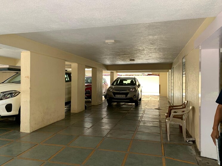  Parking, bandra west 3 Bedroom 1350 Sq.Ft. Apartment In Bandra West Mumbai 8656823