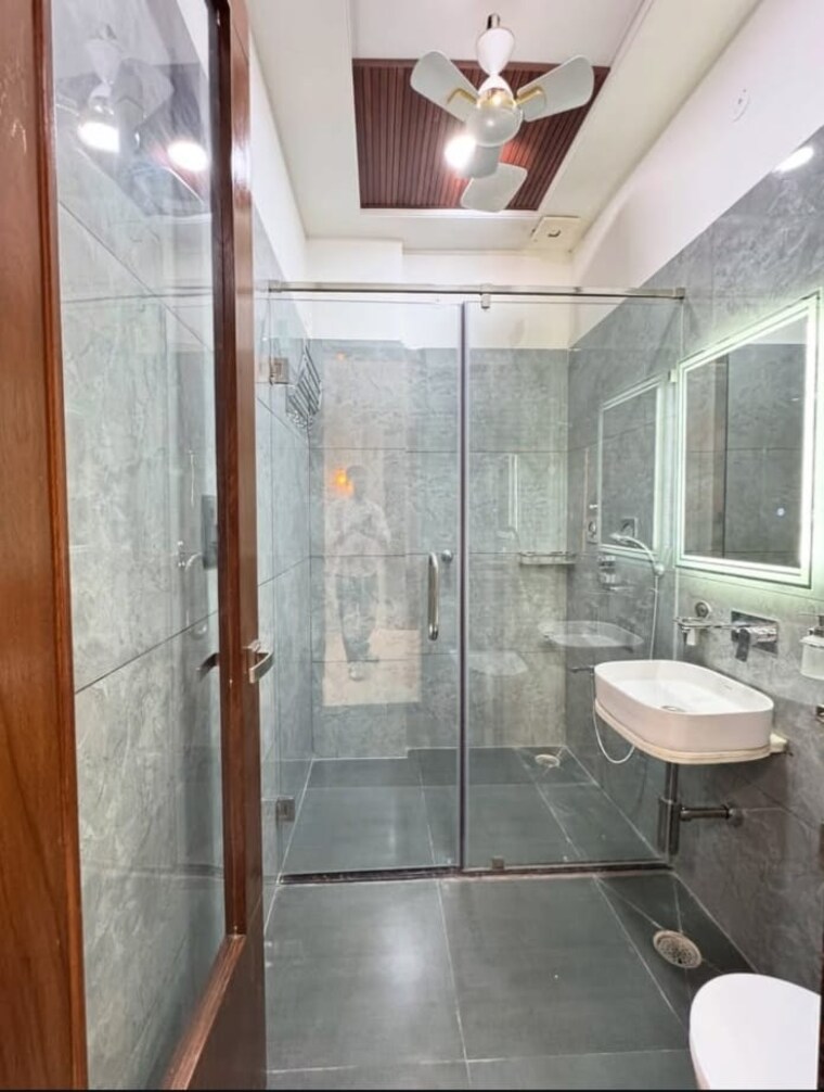 Bathroom, sector 29 3 Bedroom 1440 Sq.Ft. Builder Floor In Sector 29 Faridabad 8656937