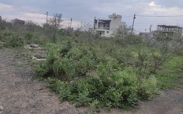 Plot For Sale in Salaiya
