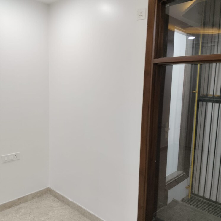 Room, vikas puri 3.5 Bedroom 200 Sq.Yd. Builder Floor In Vikas Puri Delhi 8656966