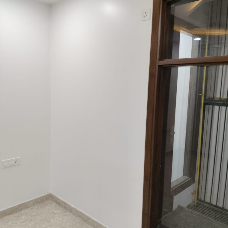 Room, vikas puri 3.5 Bedroom 200 Sq.Yd. Builder Floor In Vikas Puri Delhi 8656966