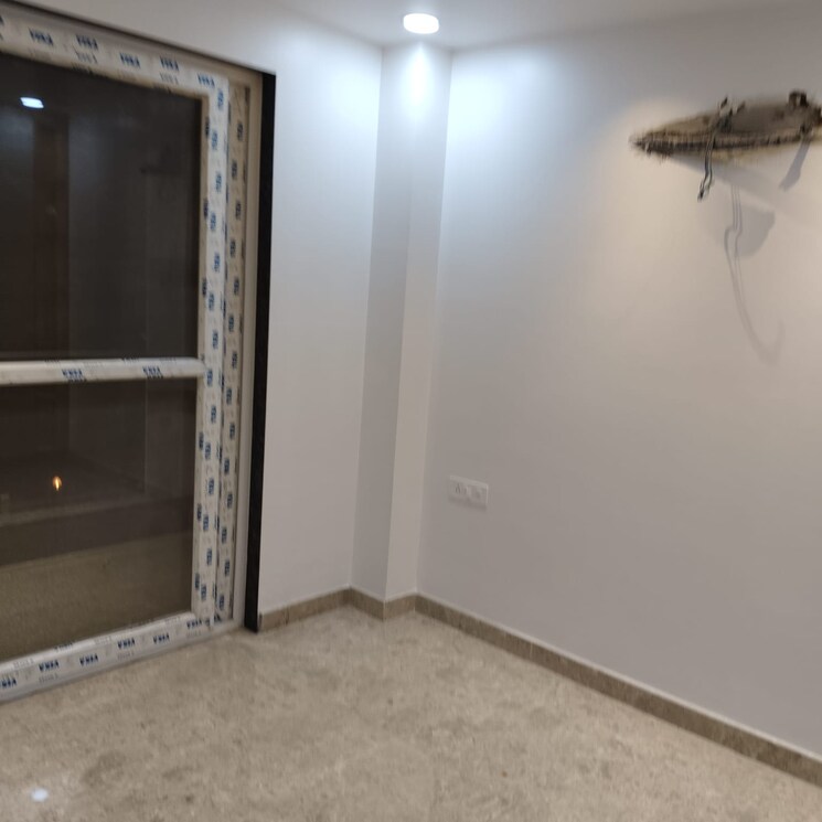 Room, vikas puri 3.5 Bedroom 200 Sq.Yd. Builder Floor In Vikas Puri Delhi 8656966