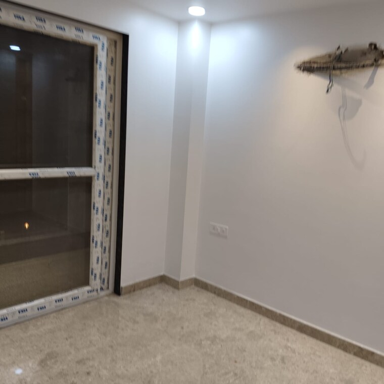 Room, vikas puri 3.5 Bedroom 200 Sq.Yd. Builder Floor In Vikas Puri Delhi 8656966