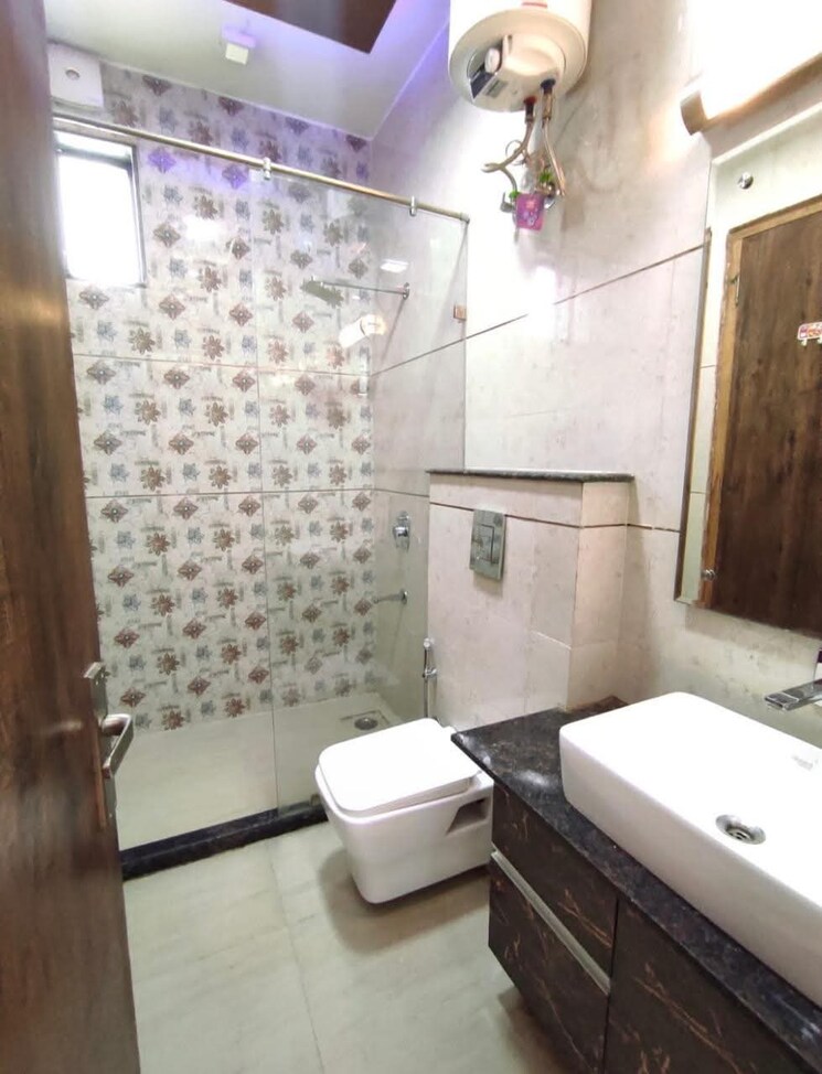 Bathroom, sushant-lok-3 2 Bedroom 1900 Sq.Ft. Builder Floor In Sector 57 Gurgaon 8657024