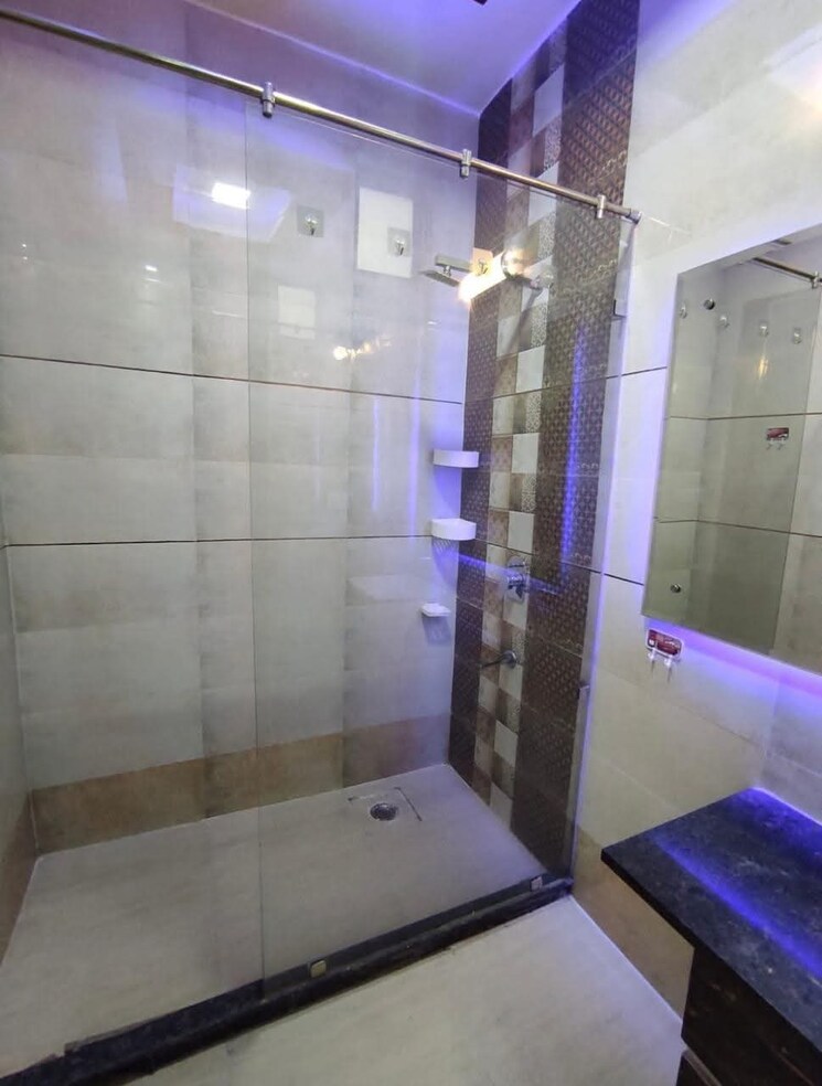 Bathroom, sushant-lok-3 2 Bedroom 1900 Sq.Ft. Builder Floor In Sector 57 Gurgaon 8657024