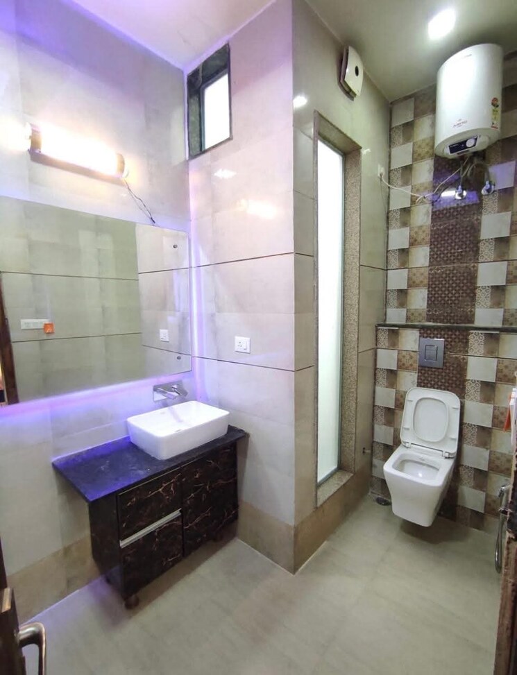 Bathroom, sushant-lok-3 2 Bedroom 1900 Sq.Ft. Builder Floor In Sector 57 Gurgaon 8657024