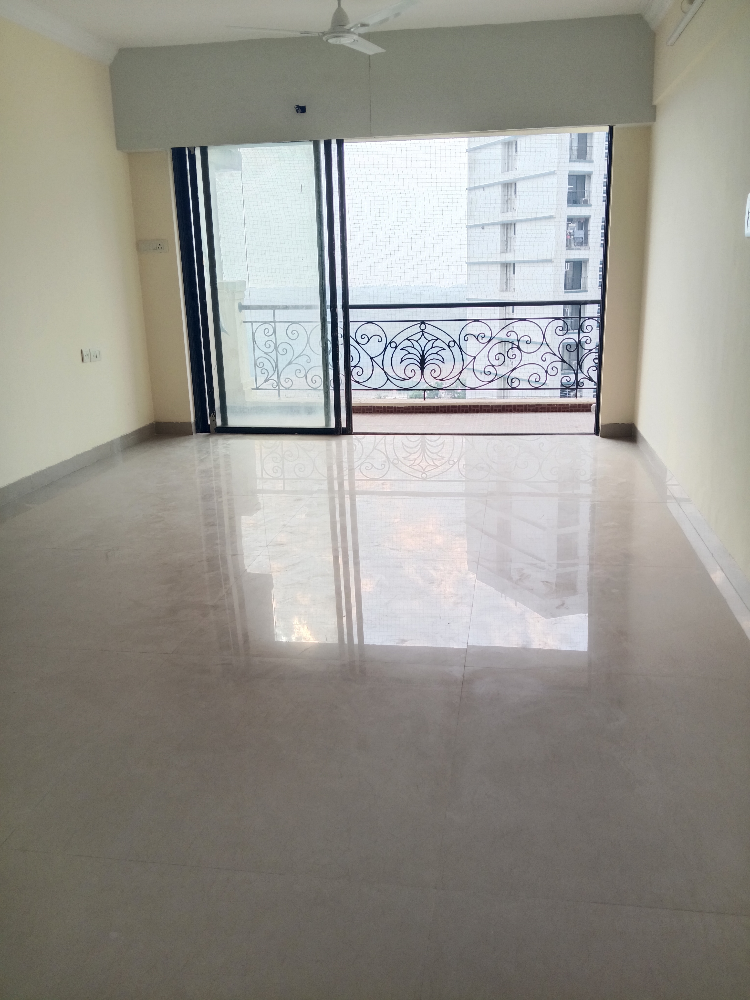 2 BHK 900 Sq.Ft. Apartment in L And T Seawoods Residences