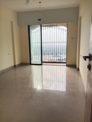 Room in 2 BHK Apartment at L And T Seawoods Residences, Seawoods – for Sale
