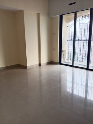 Room in 2 BHK Apartment at L And T Seawoods Residences, Seawoods – for Sale