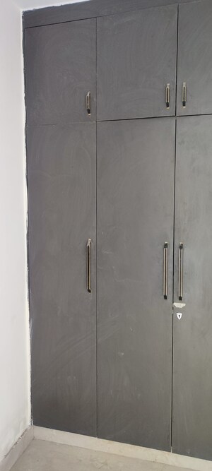 Furnished Amenities in 3 BHK Builder Floor at BPTP Park Central, Sector 85 – for Sale