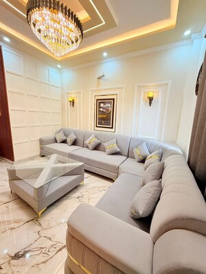 Living Room in 2 BHK Independent House at Sultanpur Road – for Sale