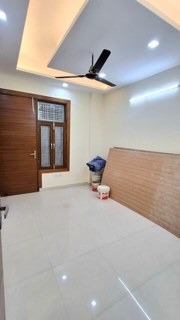Room in 2 BHK Builder Floor at Shakti Khand – for Rent