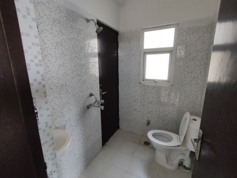 Bathroom, bptp-elite-floors 3 Bedroom 250 Sq.Yd. Builder Floor In Sector 83 Faridabad 8657156