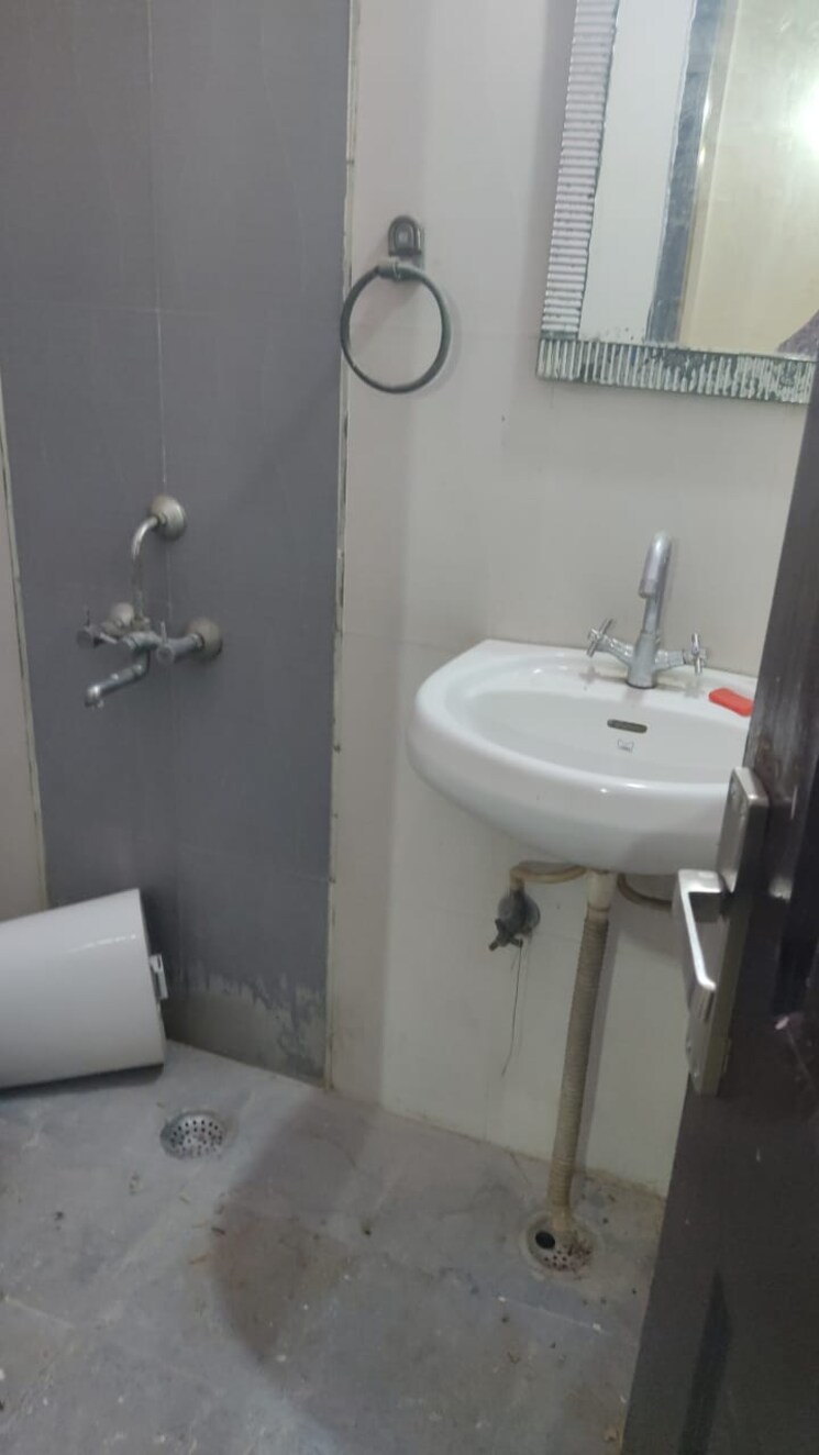 Bathroom, shakti khand 3 Bedroom 1200 Sq.Ft. Builder Floor In Shakti Khand Ghaziabad 8657193