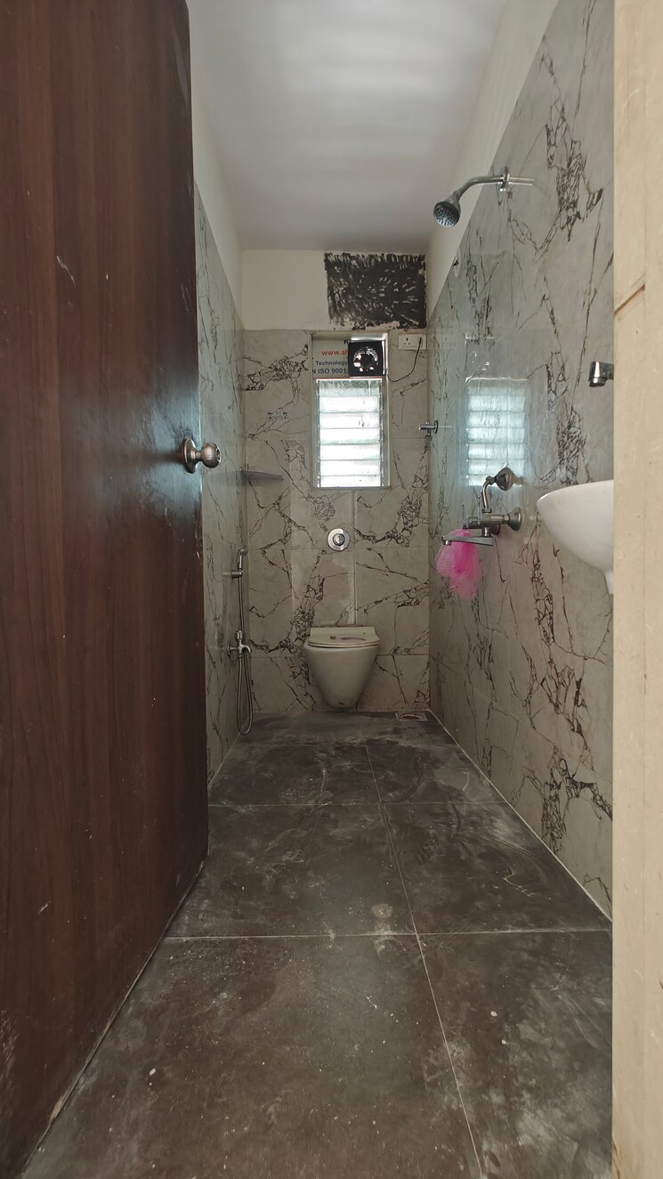 Bathroom, buildtech-artiz-elite 2 Bedroom 733 Sq.Ft. Apartment In Dahisar East Mumbai 8657241