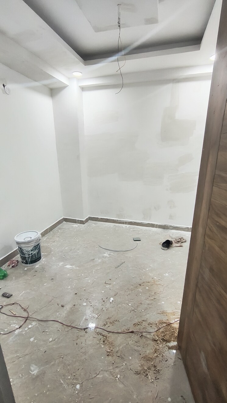 Room, khanpur 3 Bedroom 100 Sq.Yd. Apartment In Khanpur Delhi 8657324