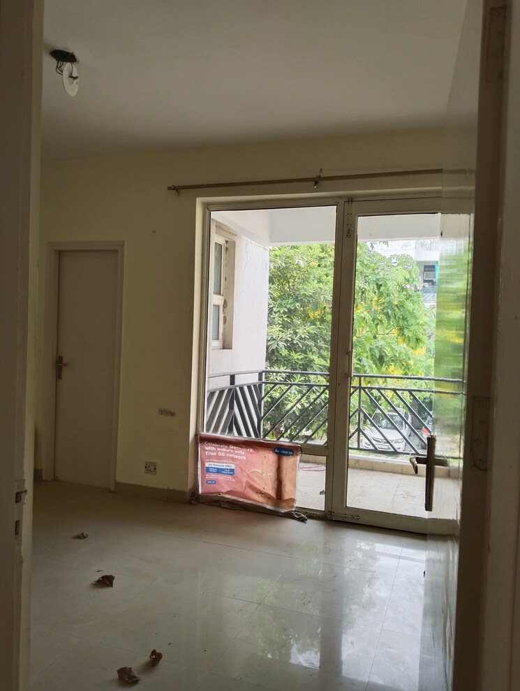 Room, puri-vip-floors 3 Bedroom 300 Sq.Yd. Builder Floor In Sector 81 Faridabad 8657360