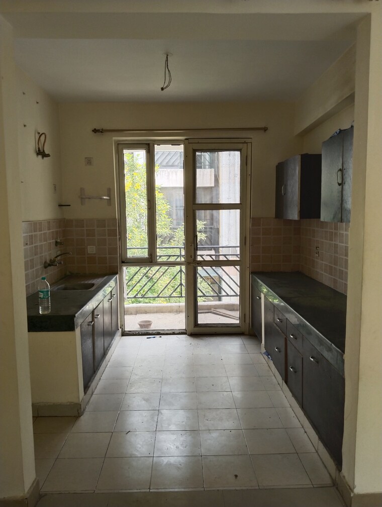 Room, puri-vip-floors 3 Bedroom 300 Sq.Yd. Builder Floor In Sector 81 Faridabad 8657360