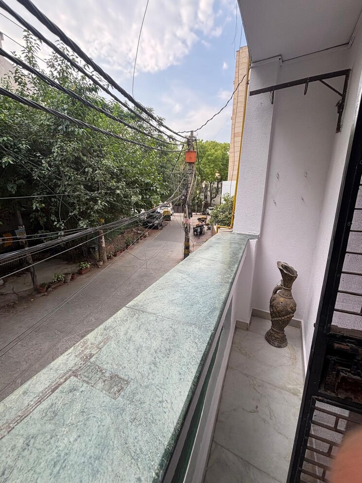 Balcony, rwa-humayunpur 2 Bedroom 850 Sq.Ft. Apartment In Safdarjung Enclave Delhi 8657373