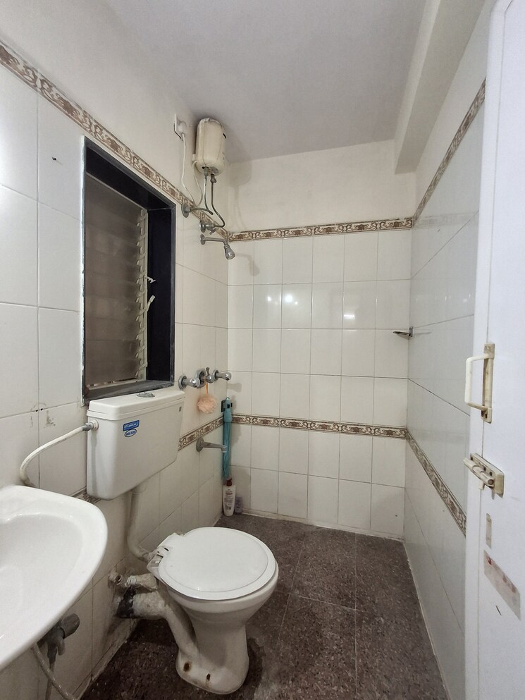 Bathroom, gundecha-builders-valley-of-flowers 2 Bedroom 930 Sq.Ft. Apartment In Kandivali East Mumbai 8657378