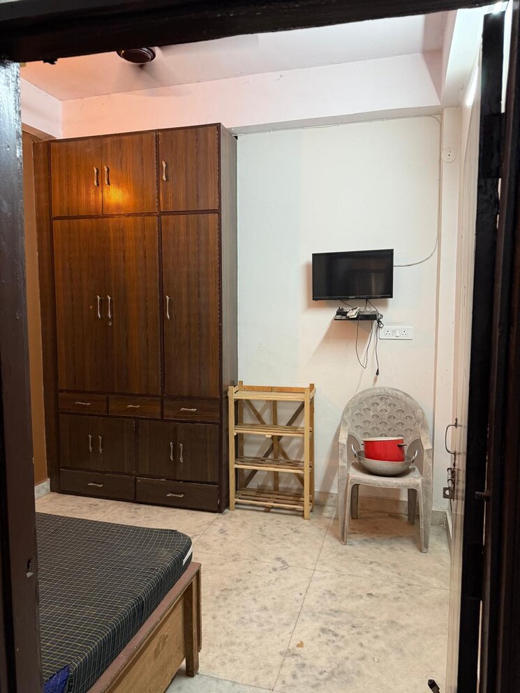 Room, uttam nagar 1 Bedroom 60 Sq.Yd. Builder Floor In Uttam Nagar Delhi 8657417