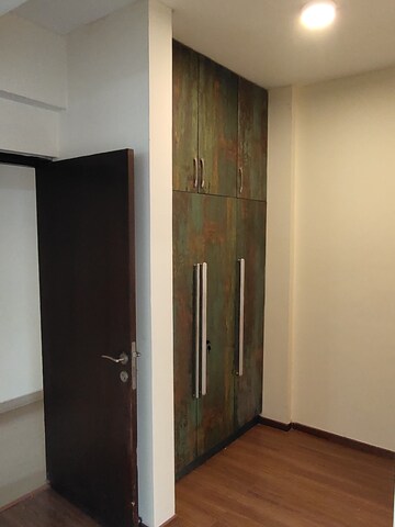 Furnished Amenities in 4 BHK Apartment at M3M Woodshire, Sector 107 – for Rent