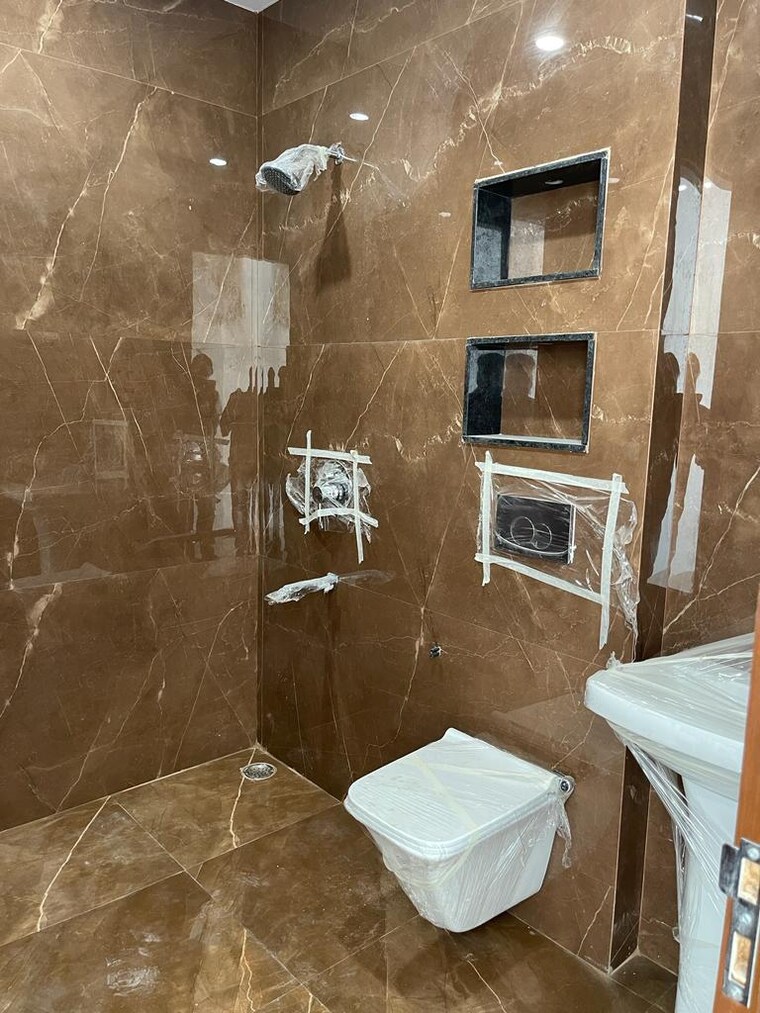 Bathroom, chattarpur 3 Bedroom 1300 Sq.Ft. Builder Floor In Chattarpur Delhi 8657424