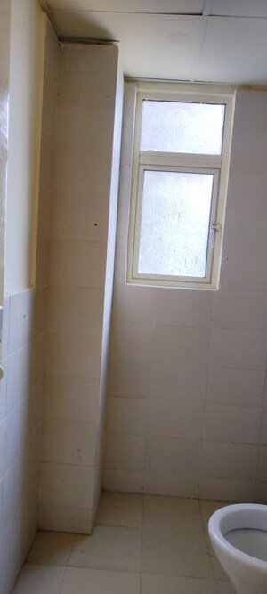 Room in 3 BHK Apartment at Conscient Habitat Residences, Sector 78 – for Sale