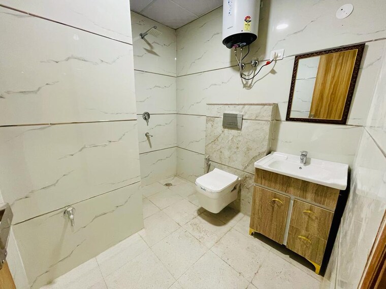 Attached Bathroom, chattarpur 3 Bedroom 1250 Sq.Ft. Builder Floor In Chattarpur Delhi 8657468