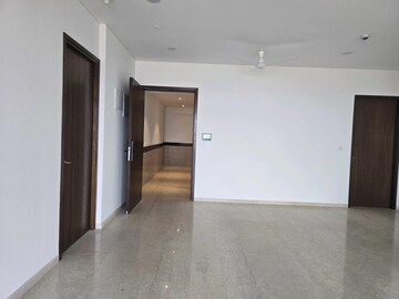 Room in 3 BHK Apartment at Lokhandwala Minerva Mahalaxmi, Mahalaxmi – for Rent