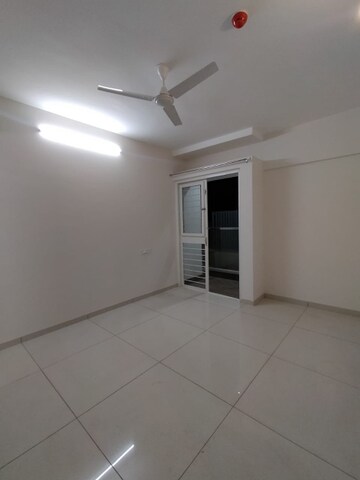 Room in 2 BHK Apartment at Yashwin Orizzonte, Kharadi – for Rent