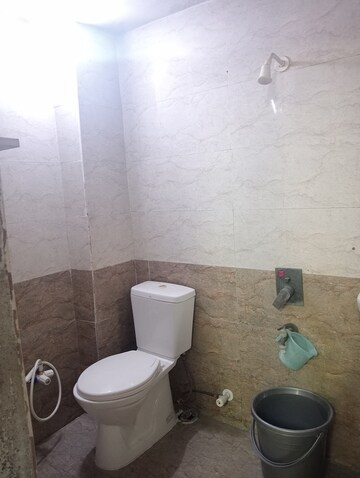 Bathroom in 1 RK Apartment at Varun Enclave, Sector 28 – for Rent