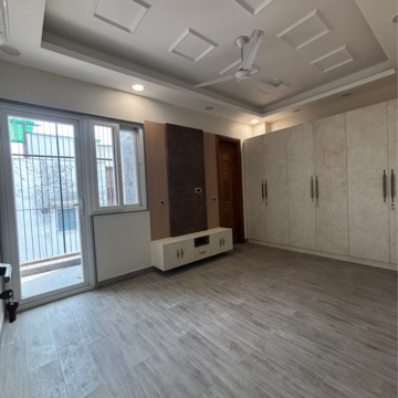 Room in 4 BHK Builder Floor at Saket – for Rent