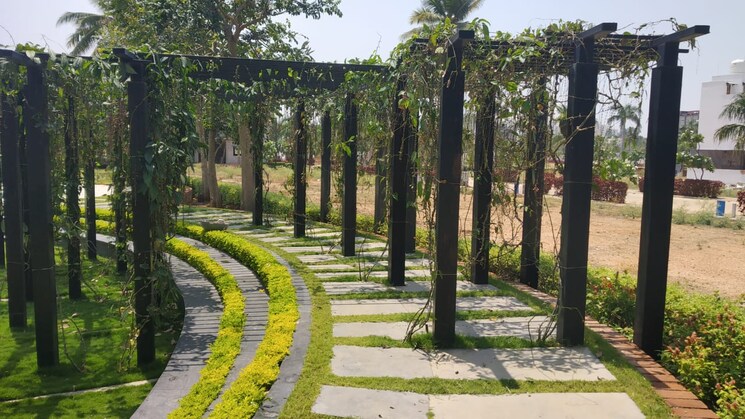 Garden, white-county  1500 Sq.Yd. Plot In Bommasandra Bangalore 8657715