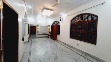 Parking in 3 BHK Builder Floor at Sector 5 – for Rent
