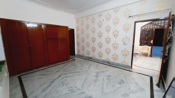 Room in 3 BHK Builder Floor at Sector 5 – for Rent