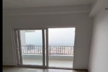 Room in 3 BHK Apartment at Homes 121, Sector 121 – for Sale