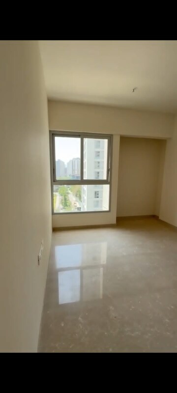 Room in 2 BHK Apartment at Piramal Vaikunth, Balkum Pada – for Rent
