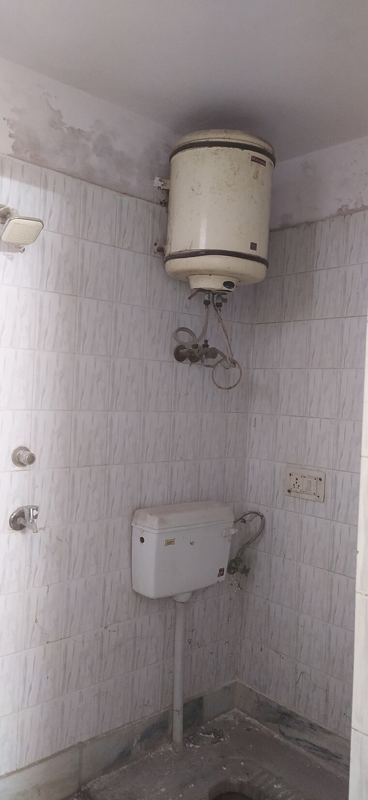 Bathroom, khirki extension 2 Bedroom 750 Sq.Ft. Builder Floor In Khirki Extension Delhi 8657830