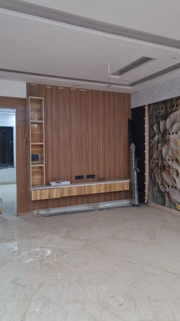 Room in 3 BHK Builder Floor at Sainik Colony – for Sale