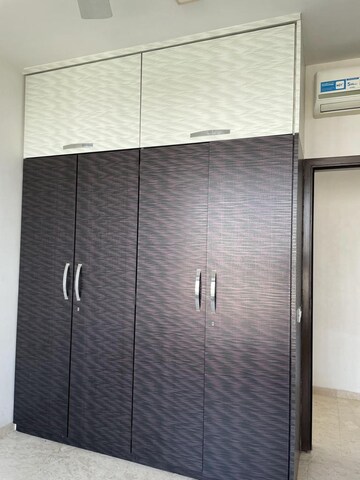 Room in 3 BHK Apartment at Oberoi Realty Exquisite, Goregaon East – for Rent