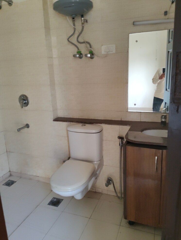 Bathroom, unitech-woodstock-floors 3 Bedroom 1624 Sq.Ft. Apartment In Sector 50 Gurgaon 8657981