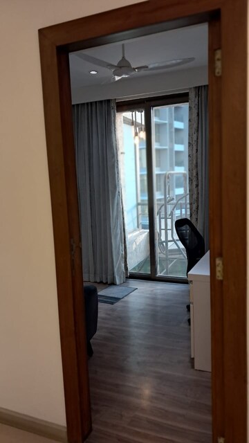 Room in 5 BHK Apartment at Oberoi Springs, Andheri West – for Sale