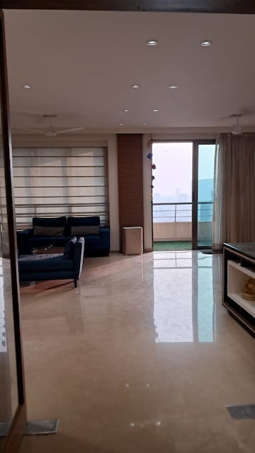 Room in 5 BHK Apartment at Oberoi Springs, Andheri West – for Sale
