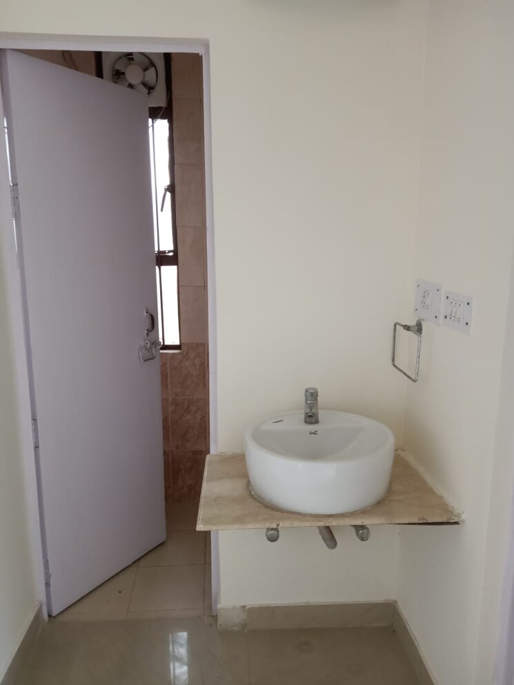 Bathroom, vasant kunj 2 Bedroom 1100 Sq.Ft. Apartment In Vasant Kunj Delhi 8658070