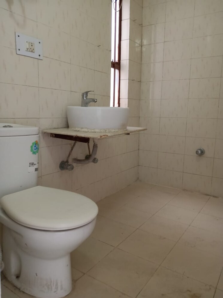 Bathroom, vasant kunj 2 Bedroom 1100 Sq.Ft. Apartment In Vasant Kunj Delhi 8658070