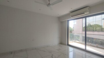 Room in 5 BHK Builder Floor at Sector 14 – for Sale