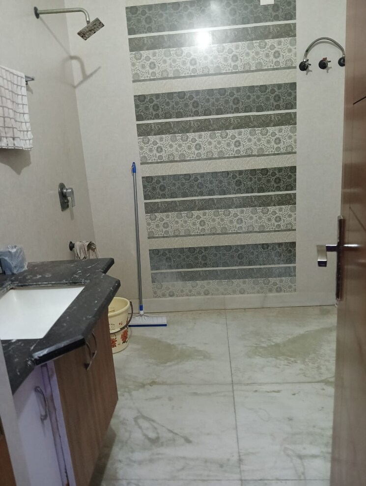 Bathroom, sector 55 3 Bedroom 1850 Sq.Ft. Independent House In Sector 55 Noida 8658258