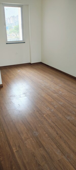 Room in 4 BHK Apartment at Godrej Woods, Sector 43 – for Sale