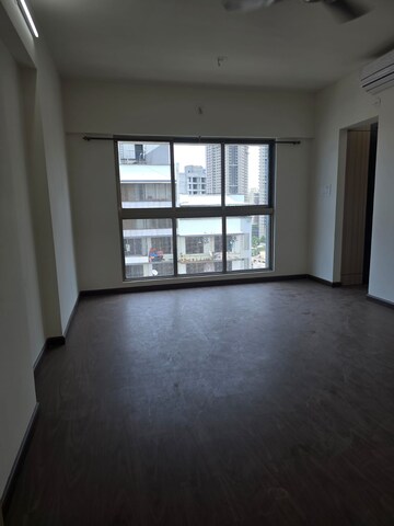 Room in 4 BHK Apartment at Rajesh Raj Infinia, Malad West – for Rent